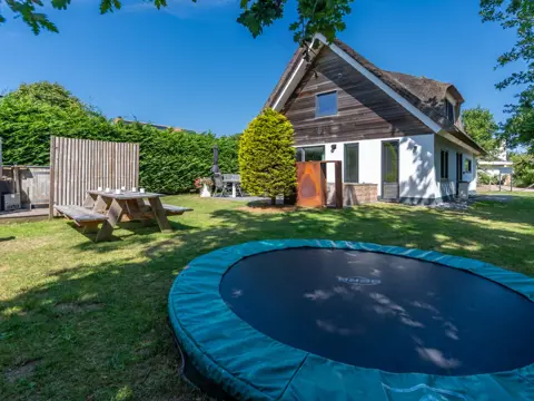 Ruime familievilla met hottub aan de rand van het bos