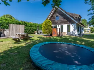 Ruime familievilla met hottub aan de rand van het bos