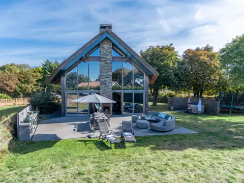 Duurzame luxe villa met Hottub vlakbij van De Koog