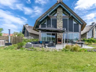 Luxe duurzame villa met Hottub vlakbij van De Koog