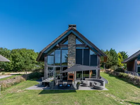 Luxe duurzame villa met Hottub vlakbij van De Koog