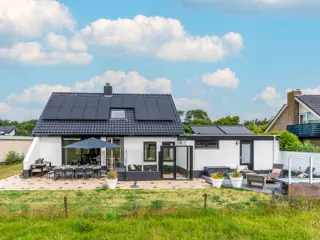 Familievilla in De Koog voor 10 personen met 4 badkamers en een sauna