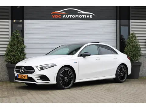 Mercedes-Benz A-Klasse 250 e AMG Pano | Widescreen | Sfeerverlichting | Camera | Multispaak 19" | De