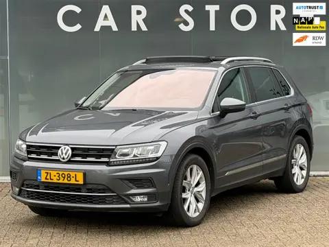 Volkswagen Tiguan 1.5 TSI DSG Highline PANO DIGIDASH TREKHAAK 1E EIGENAAR