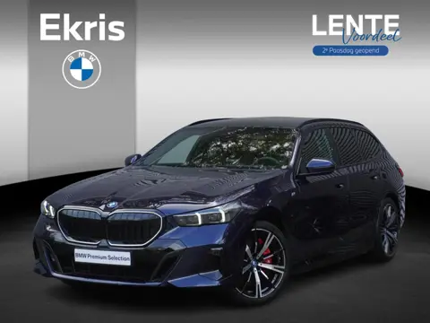 BMW 5 Serie Touring 550e xDrive M Sportpakket Pro | Innovation Pack | Glazen panoramadak | Comfort A