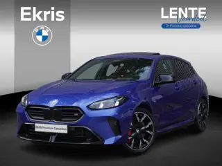 BMW 1 Serie M135 xDrive M Sportpakket Pro | Glazen Panoramadak | BMW Head-Up Display | Harman-Kardon