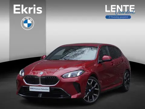 BMW 1 Serie 120 M Sportpakket | Premium Pack | 19 inch LM M Y-spaak | Extra getint glas | Driving As