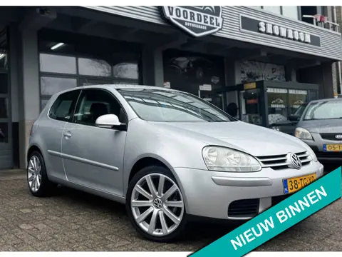 Volkswagen Golf 1.6 FSI Trendline | AIRCO | ELEK.RAMEN | NAP | APK.