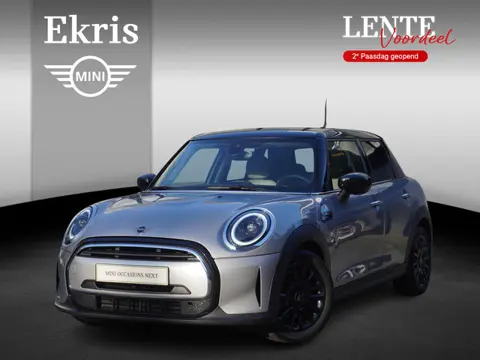 MINI 5-deurs Cooper C Classic Uitvoering | Leer Chester Satellite Grey | 16" LM Victory Spoke zwart 