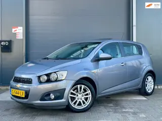 Chevrolet Aveo 1.6 SPORT 116PK AIRCO CRUISE BLUETOOTH SCHUIFDAK PDC STOELVERWAMING LM VELGEN LICHT/R