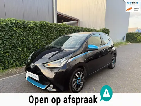 Toyota Aygo 1.0 VVT-i X-PLAY 72pk 2019 | CARPLAY | LEDER