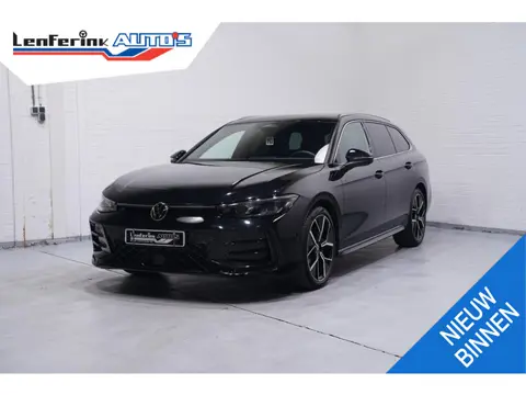 volkswagen Passat R-line 150 PK DSG Panodak camera IQ Light Stoel-/stuurverwarming Apple Carplay R-L