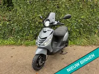 Piaggio Zip SP Nardo grey 45km E4 LED Power1 BETAAL MET in3