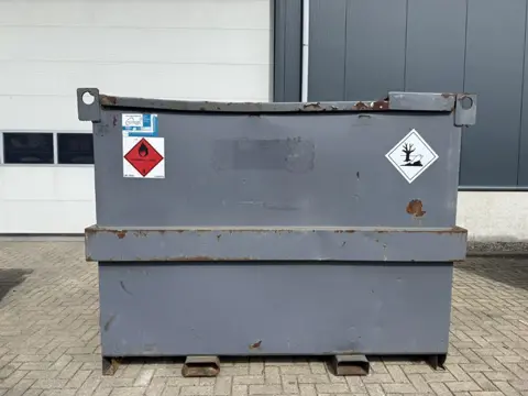 Kiwa IBC Steenbergen 3000 liter Dieseltank Milieutank 230 Volt Pompset en Handpomp