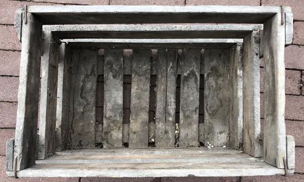 Houten limonade krat met opdruk van de firma Meens uit Schinnen.