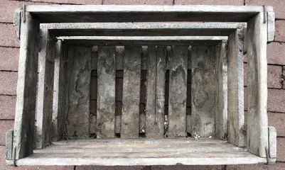 Houten limonade krat met opdruk van de firma Meens uit Schinnen.