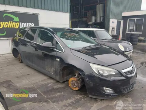 Opel Astra J Sports Tourer onderdelen (kleur: Z20R/GBG) donorauto