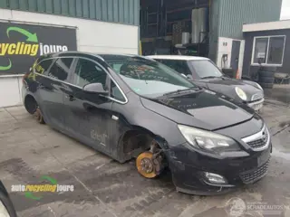 Opel Astra J Sports Tourer onderdelen (kleur: Z20R/GBG) donorauto