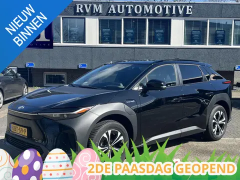 Toyota bZ4X Dynamic 71 kWh VAN: 35.900,- VOOR: 32.877,- UW LENTEVOORDEEL: 3.023,- | mega compleet EN