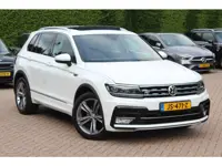 Volkswagen Tiguan 1.4 TSI Highline R-line / Trekhaak / Panoramadak / Head-up / 19'' / Navigatie / DA