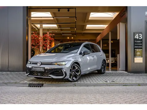 Volkswagen Golf 1.5 eTSI R-Line Edition|Pano|Hud|Harmankardon|Trekhaak|Camera|Acc|