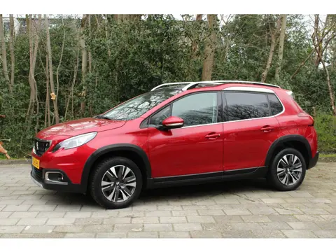 Peugeot 2008 1.2 PureTech Allure trekhaak clima cruise half leer enz.