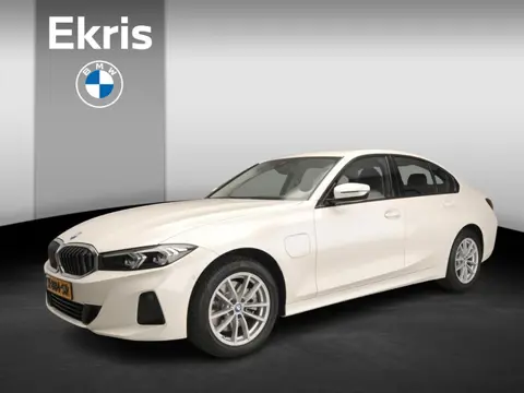 BMW 3 Serie Sedan 320e | LED | Leder | Navigatie | Sportstoelen | Clima | PDC | DAB | Alu 17 inch
