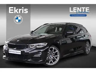 BMW 3 Serie Touring 318i | M Sport | M Performance | 19" M Dubbelspaak | Glazen Panoramadak | Alcant