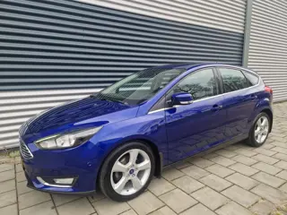 Ford Focus 1.0 First Edition , PDC, Climatronic, Navigatie, Nap