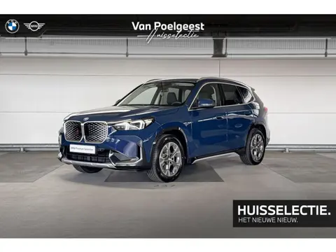 BMW iX1 eDrive20 Pure Edition 67 kWh | Driving Assistant | Trekhaak | Huisselectie