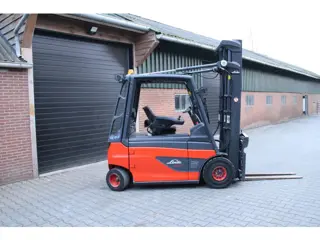 Linde E25 heftruck elektrische triplex lepelversteling sidesift