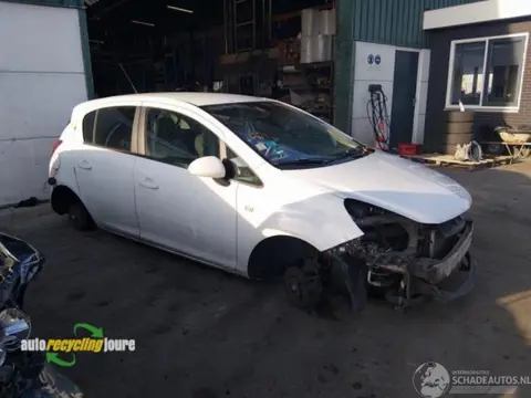 Opel Corsa D onderdelen (kleur: Z474) donorauto (bj 2011)