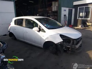 Opel Corsa D onderdelen (kleur: Z474) donorauto (bj 2011)
