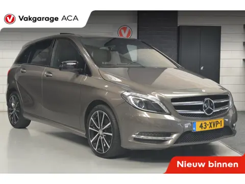 Mercedes-Benz B-klasse 180 Ambition // AUTOMAAT // TREKHAAK // LEDER // NAVI // PANO //
