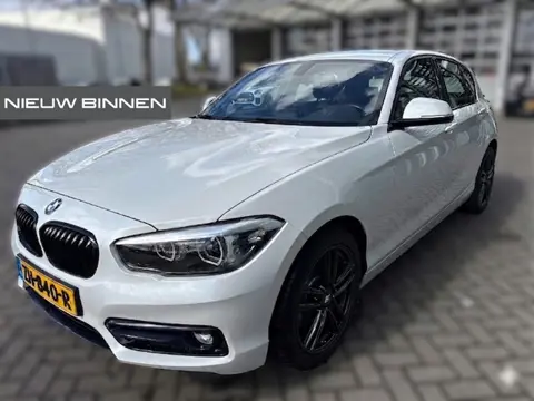 BMW 1-serie 118i Sport Line Edition | Stoelverwarming | Cruise Control | Parkeersensoren | Navigatie