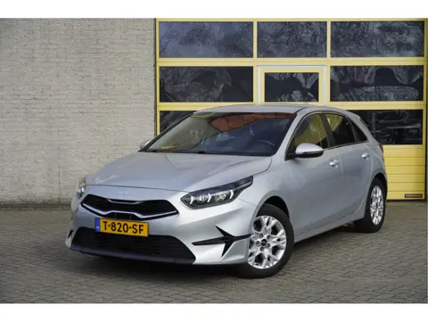 Kia Ceed 1.0 T-GDi 5drs DynamicLine BJ2023 Lmv 16" | Led V+A | Pdc | Achteruitrijcamera | App-Connec