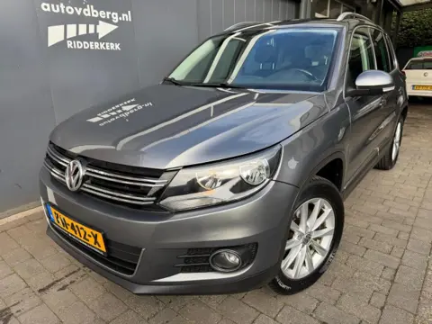 VOLKSWAGEN TIGUAN 1.4 TSI Pano Trekhaak Allseason banden 