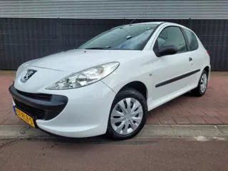 Peugeot 206+ 1.1 XR (bj 2011)