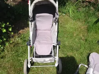 Poppenwagen , stevig en degelijk , model - verstelbaar