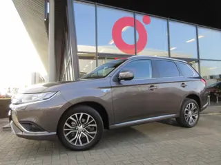 Mitsubishi Outlander 2.4 PHEV Pure | AUTOMAAT | 240 PK | 4WD | TREKHAAK | 1E EIGENAAR | DEALER ONDER