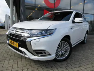 Mitsubishi Outlander 2.4 PHEV Instyle Edition | 27.570 KM !! | 240 PK | 4WD | AUTOMAAT | TREKHAAK | 