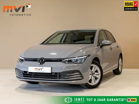 Volkswagen Golf 1.0 TSI Life / 110pk / Adaptieve cruise control / Apple CarPlay / Getint glas /