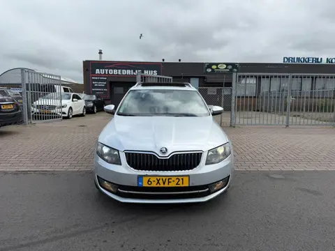 Skoda Octavia Combi 1.6 TDI DSG-AUTOMAAT NAVI/PANO/CLIMA