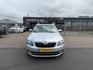 Skoda Octavia Combi 1.6 TDI DSG-AUTOMAAT NAVI/PANO/CLIMA
