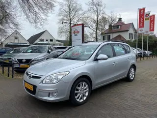 HYUNDAI I30 CW 1.6I STYLE AUTOMAAT / AIRCO-ECC / TREKHAAK / ELEK. RAMEN / PDC / 16'' LM-VELGEN