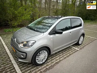 Volkswagen Up! 1.0 groove up! Panorama Fender 122DKM NAP