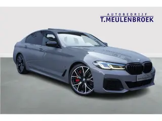 BMW 5 Serie M550i xDrive High Executive M sportpakket, Glasdak