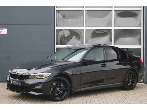 BMW 3-serie 330e xDrive M-Sport Shadow | Pano | Laser | Memory | HK | HUD