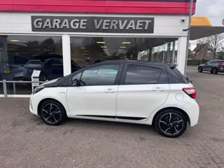 Toyota Yaris 1.5 Hybrid Bi-Tone Plus (bj 2018, automaat)