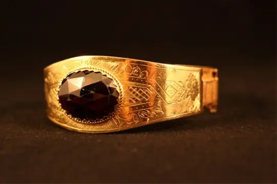 EXCLUSIEF CADEAU : UNIEKE GOUDEN SLAVENARMBAND